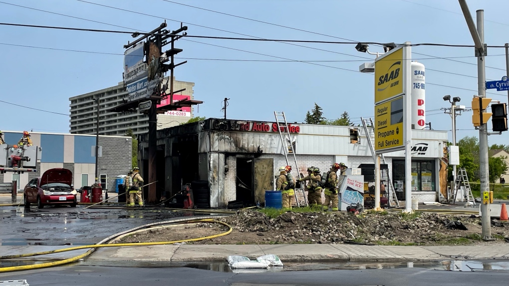 Ottawa firefighters battle fire at Cyrville Road gas station