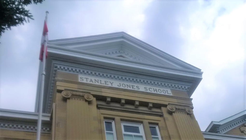Calgary police investigate possible luring incident near Stanley Jones School