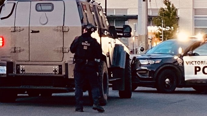 Victoria stabbing suspect arrested after 8-hour standoff with police