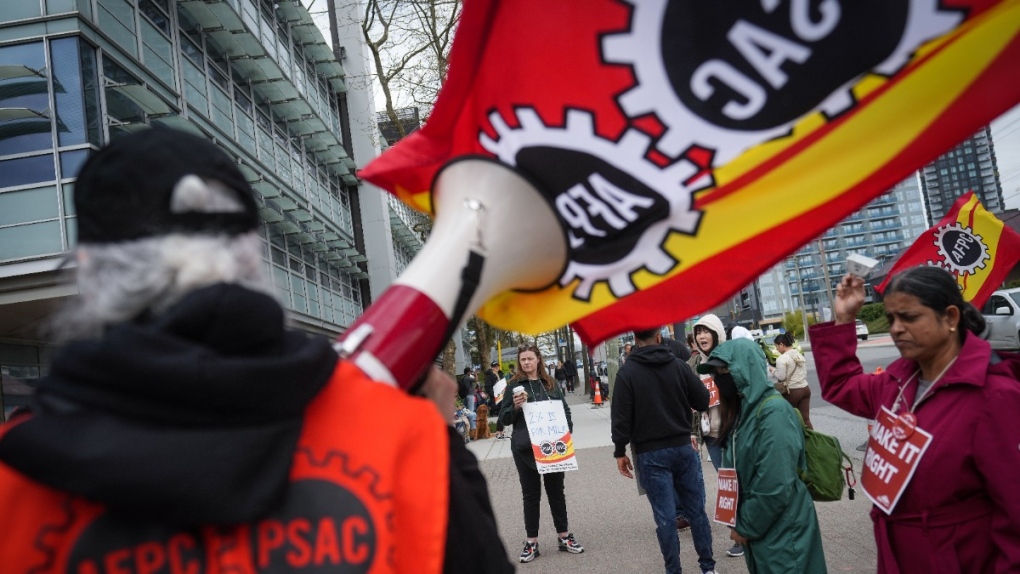 Canada Revenue Agency, union reach tentative deal, ending strike of 35,000 workers