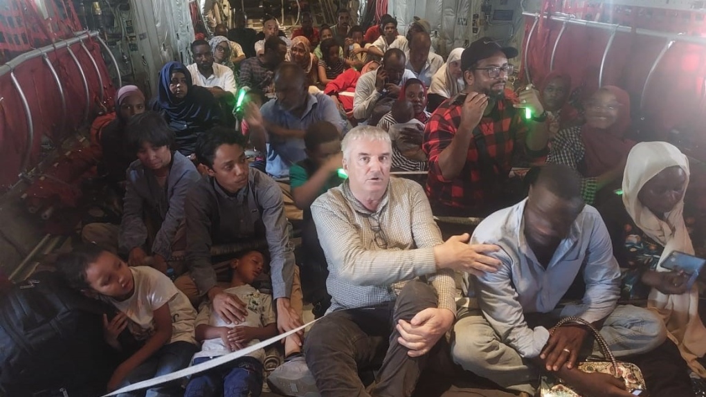 Canadian recounts how he escaped from Sudan amid fighting