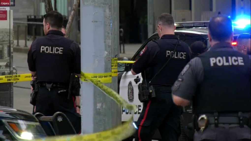 Downtown altercation ends with man stabbed along CTrain tracks; suspects at large