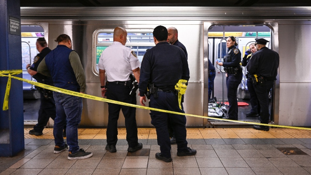 NYC subway choking leaves man dead | CTV News