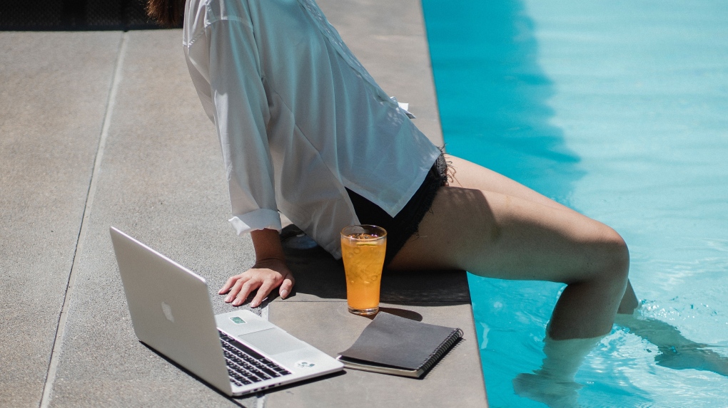 New survey shows that employees often take work with them on vacation (Pexels/Armin Rimoldi)
