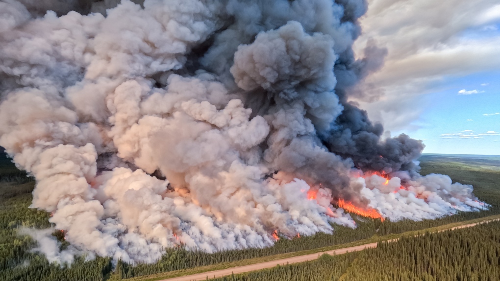 B.C.’s largest-ever wildfire remains ‘volatile’ despite lifting of evacuation order