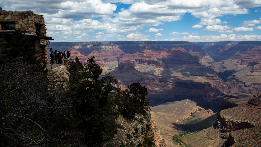 A 33yearold man fell 4,000 feet to his death from the Grand Canyon