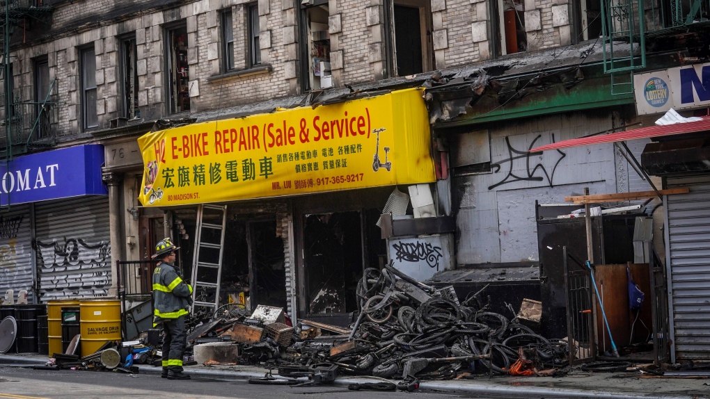 Incendio en tienda de bicicletas eléctricas en Nueva York deja 4 muertos