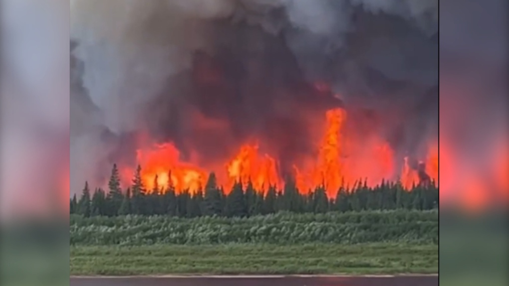 Hundreds evacuated in Far North First Nation as forest fires rage