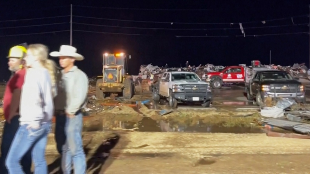 Tornado membunuh 4, menyebabkan kerusakan luas di Texas