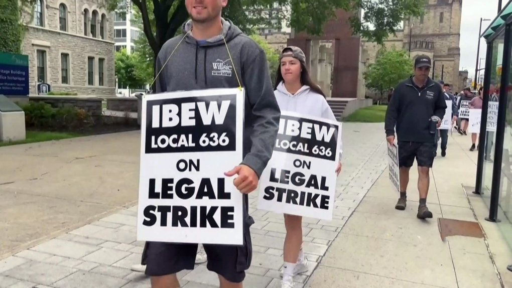 Striking Hydro Ottawa workers agree to deal, IBEW says