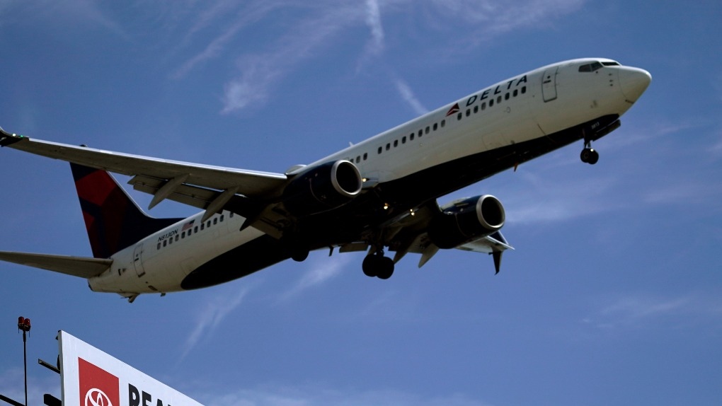 Zakłócenia lotów zmniejszają się pomimo obaw związanych z sygnałami 5G