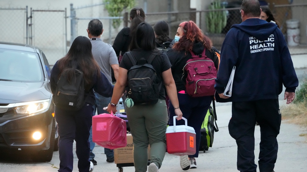 Een bus met asielzoekers uit Texas arriveert in Los Angeles