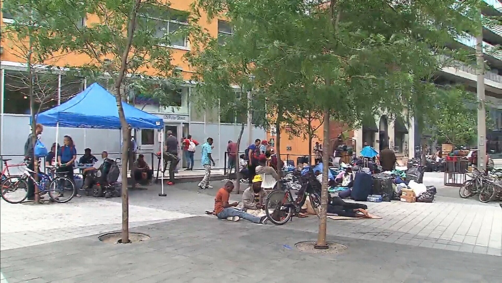 Refugees remain on Toronto streets over funding stalemate, no new federal money announced
