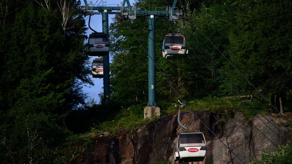 Man dead, woman in critical condition after gondola crash in Mont-Tremblant, Que.
