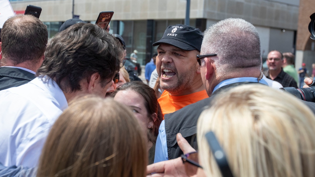 Trudeau cuts appearance in Belleville, Ont., short as protesters swarm motorcade