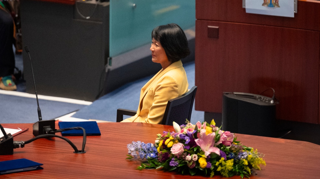 Councillor's comments on Chow's age at 1st council meeting as Toronto mayor spark backlash
