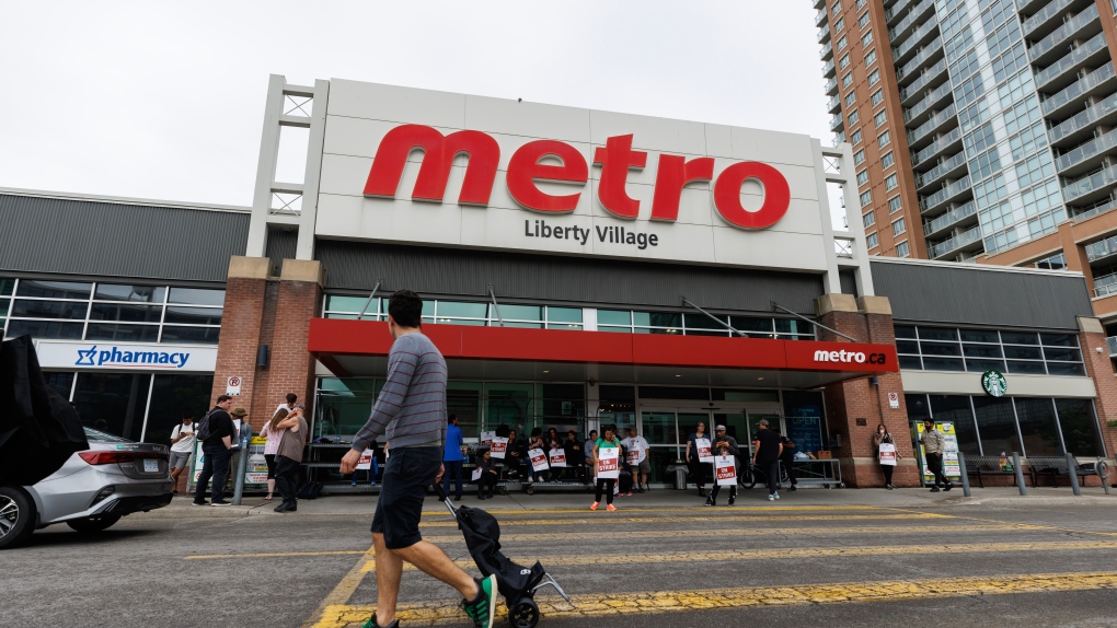 Metro strike continues, nearly 30 Toronto-area stores closed