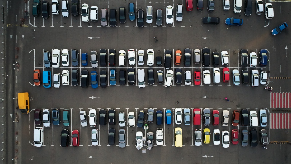 Autos robados en estacionamiento de hotel en Toronto