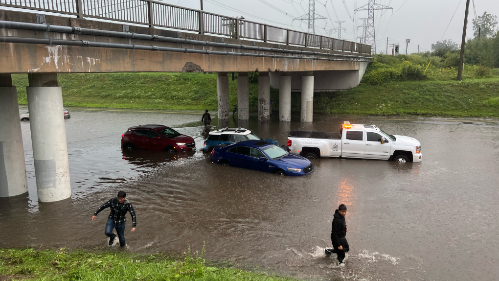 Ottawa Sees 75-100 Mm Of Rain In Six Hours, Flooding Roads And ...