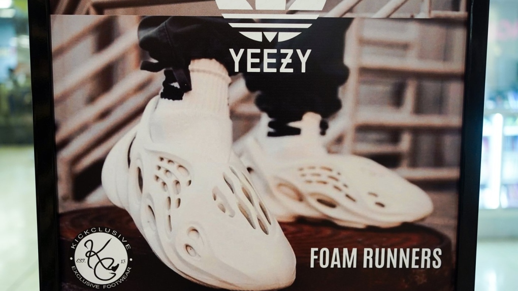 door elkaar haspelen geweld vloeistof Adidas donates Yeezy sneaker sales to anti-hate groups: U.S. Jews | CTV News