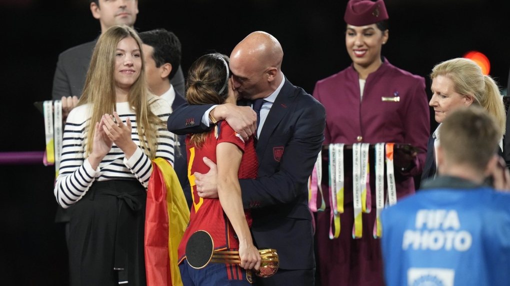 La FIFA investiga al presidente del fútbol español tras la final del Mundial