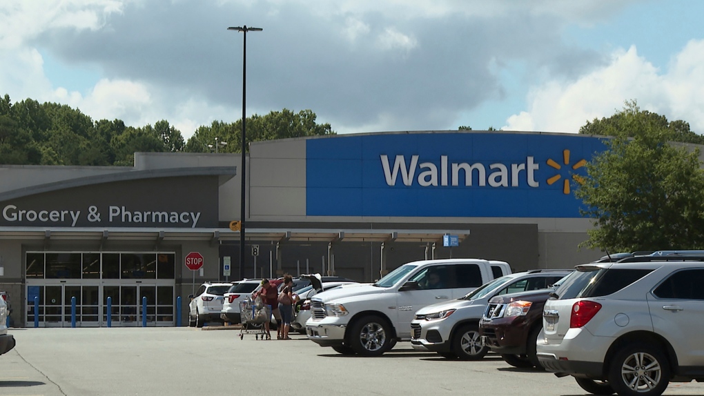 Kanadyjczyk jest oskarżony o kradzież ponad 64 000 dolarów ze sklepu Walmart