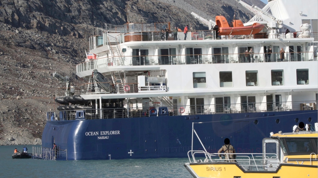 Un crucero queda varado en Groenlandia con 206 personas a bordo
