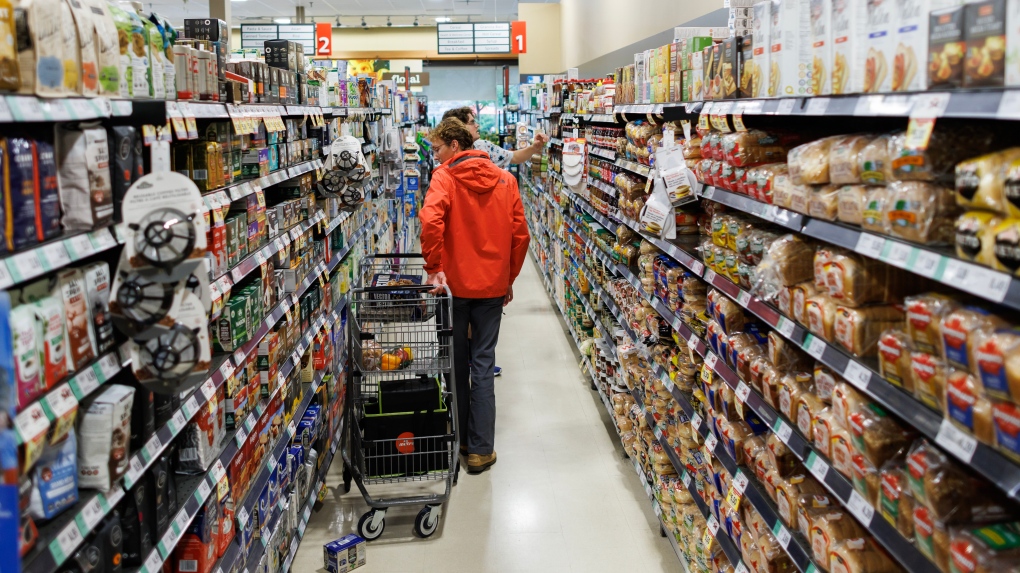 Inflacja artykułów spożywczych: raport pokazuje, że kupujący zmieniają sklepy, aby znaleźć zniżki i okazje