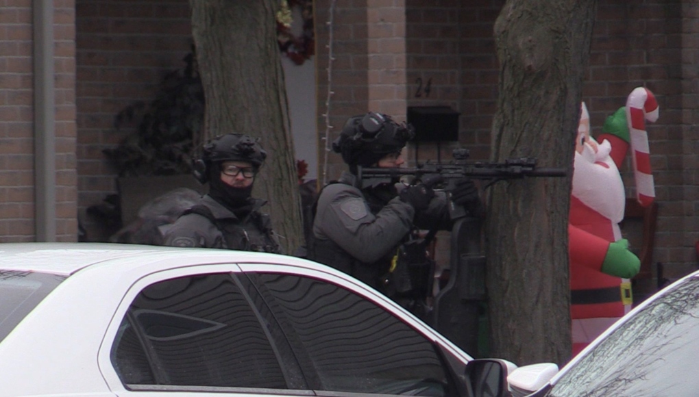 Man in custody after east London, Ont. standoff