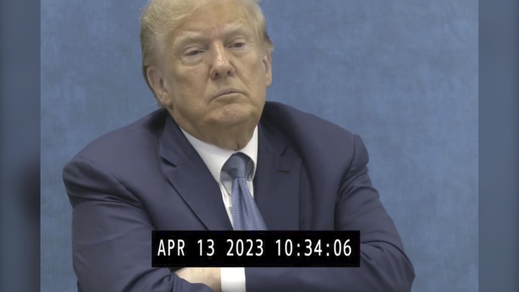 Donald Trump merobek gugatan penipuan perdata dalam pengajuan video