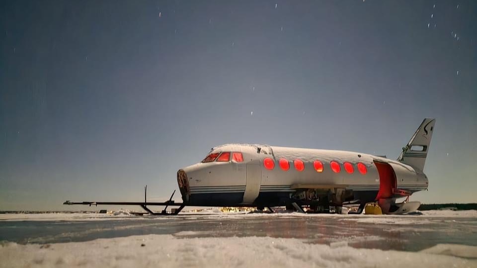 Sask. friends turn gutted plane into ice fishing shack