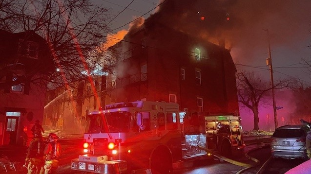 Firefighter injured while battling fire in Ottawa's Sandy Hill neighbourhood