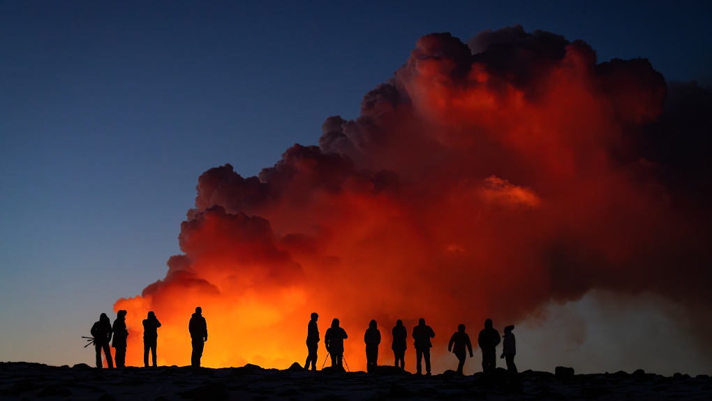 Zdjęcia erupcji wulkanu na Islandii wykonane przez fotografa z Alberty