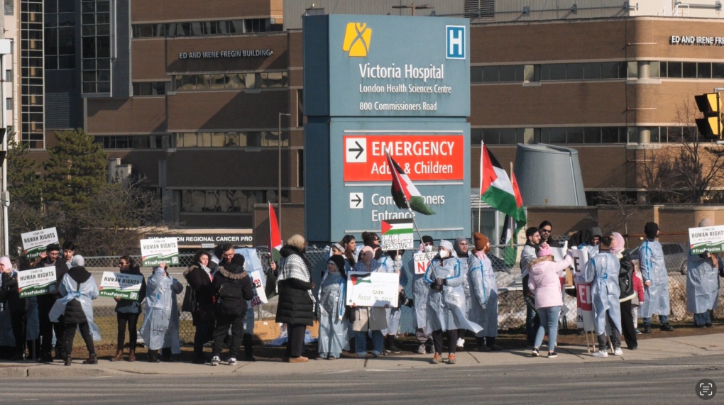 Demonstrators against Israel-Hamas War form human chain at Victoria Hospital