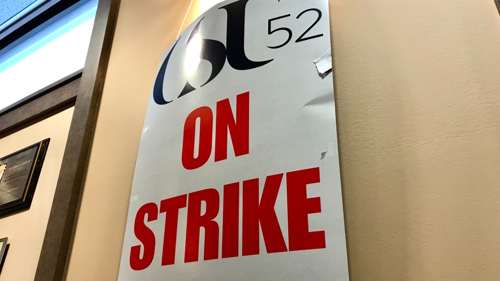 As strike looms, city and union remain 2% apart from deal