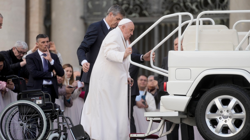 Zdrowie Papieża: Schody stwarzają trudności w miarę pogłębiania się problemów zdrowotnych