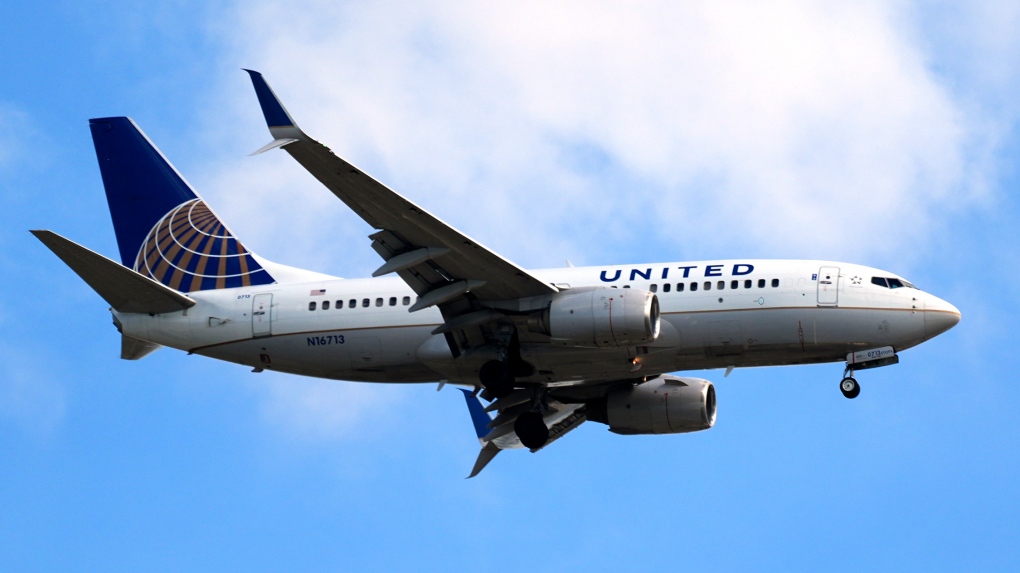 United Airlines gubi oponę podczas startu