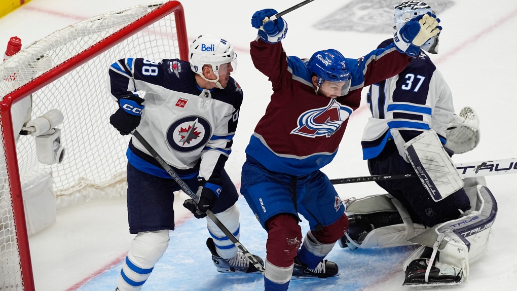Avs rally for 6-2 win over Jets in Game 3