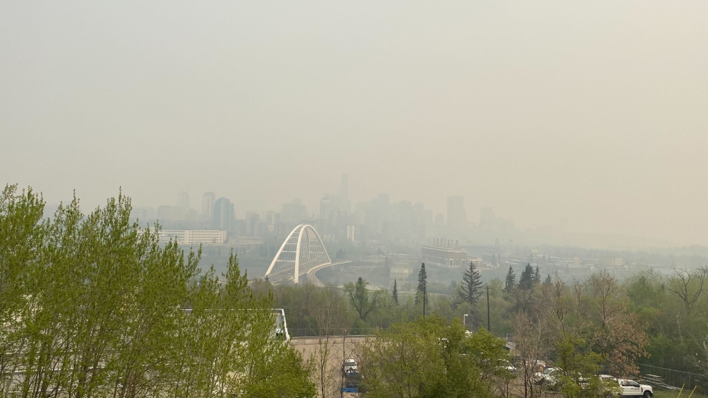 Edmonton to see smoky skies, poor air quality into Monday night