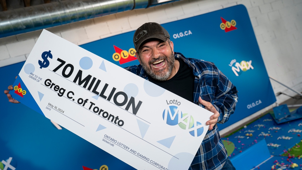 Lotto Max: Een man uit Toronto ziet een winst van $ 70 miljoen op zijn bankrekening en valt uit zijn stoel