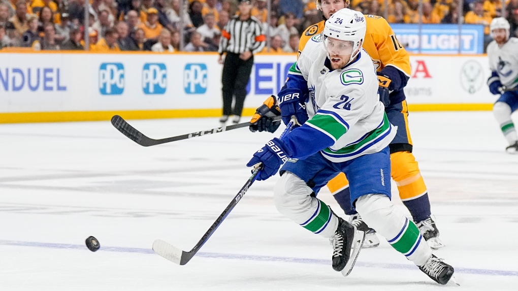 Suter scores late goal, clinches series for Canucks