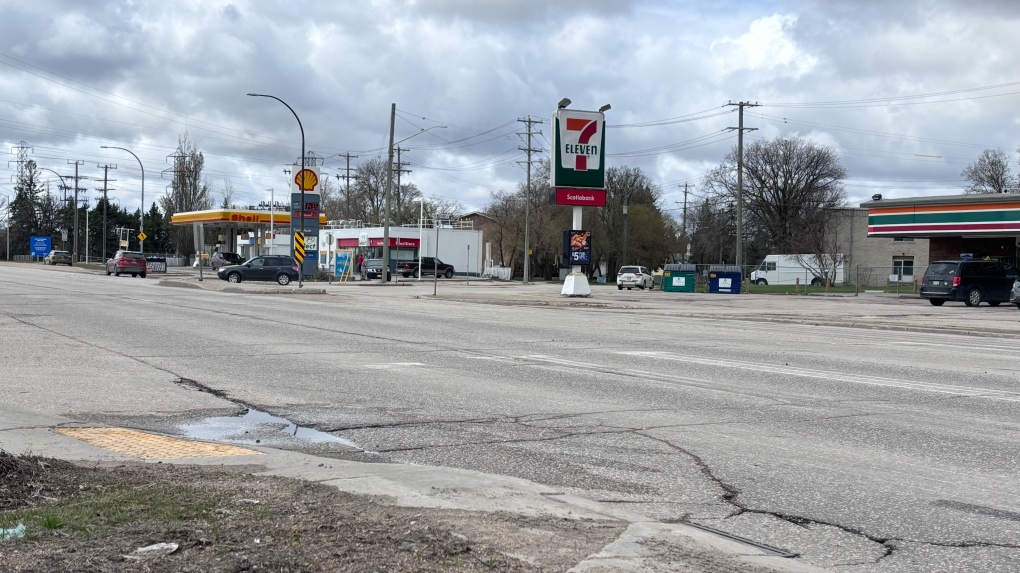 Winnipeg police investigating after pedestrian hit by vehicle in St. Vital