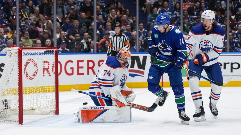 Canucks score four unanswered goals to edge Oilers in Game 1 of series