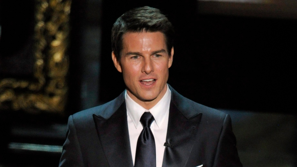 Tom Cruise presents the Oscar for best picture