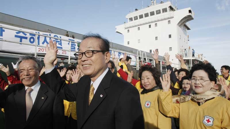 South Korean Red Cross President Yoo Chong-ha, centre, and other members send off a ship carrying rice for North Korean flood victims as it leaves for China at a port in Gunsan, South Korea, Monday, Oct. 25, 2010.(AP Photo/Ahn Young-joon)