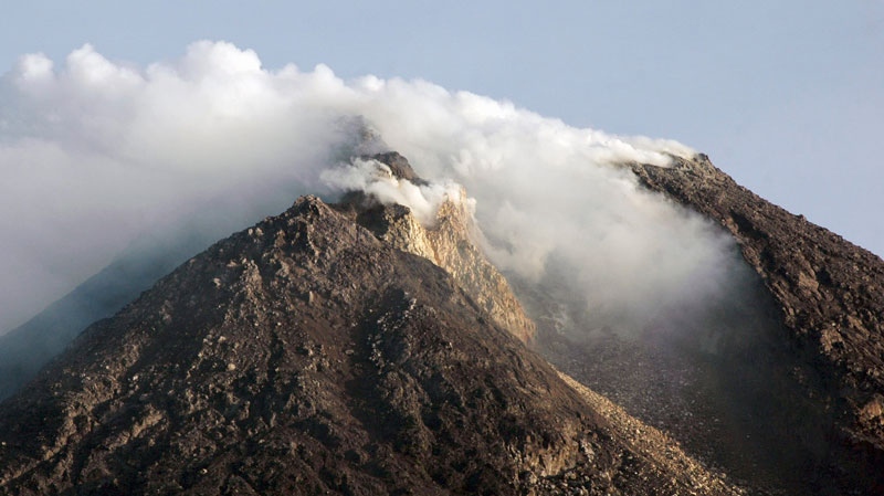 Mount Merapi spews volcanic smoke in Yogyakarta, central Java, Indonesia, Monday, Oct. 25, 2010. (AP / Slamet Riyadi)
