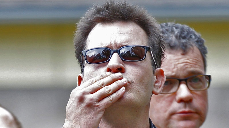 Charlie Sheen blows a kiss as he arrives at the Pitkin County Courthouse in Aspen, Colo., on Monday, Aug. 2, 2010, for a hearing in his domestic abuse case. (AP Photo/Ed Andrieski)