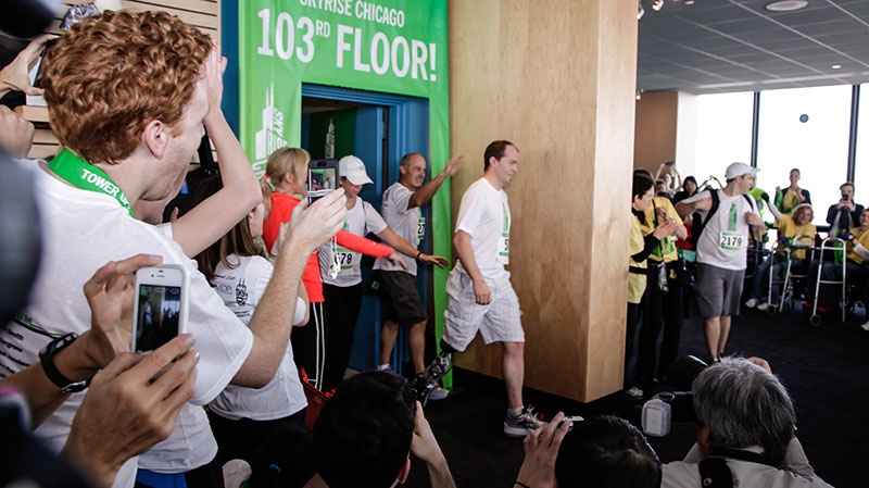 Amputee climbs 103 floors in Chicago