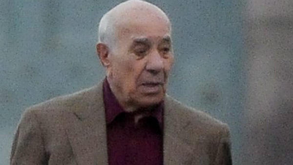 Convicted Montreal crime boss Nicolo Rizzuto leaves a Montreal prison Thursday, Oct. 16, 2008. (THE CANADIAN PRESS/Graham Hughes)