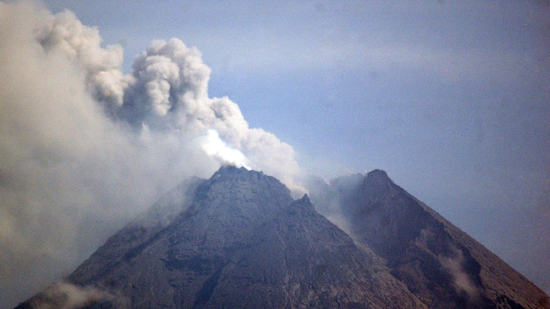 Mount Merapi spews volcanic material as seen from Sleman, Indonesia, Saturday, Nov. 20, 2010.  (AP / Slamet Riyadi)